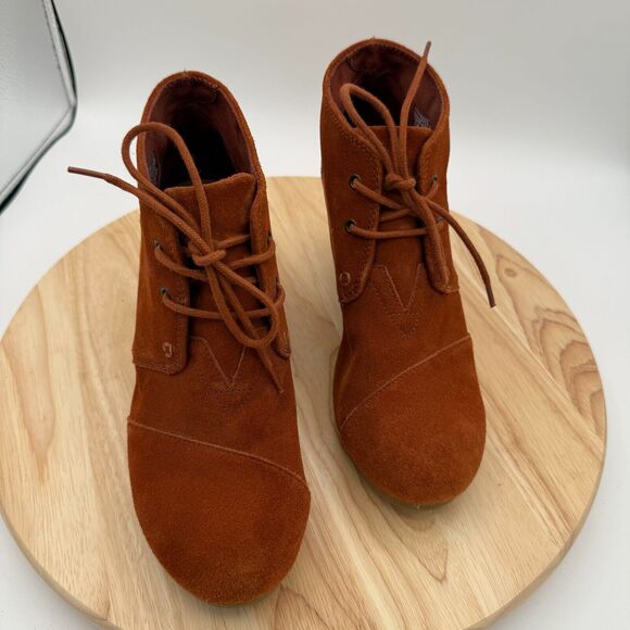 Toms Boots Womens 8 Rust Brown Lace Up Suede Wedge Heel Ankle Round Toe Boho - Picture 1 of 7